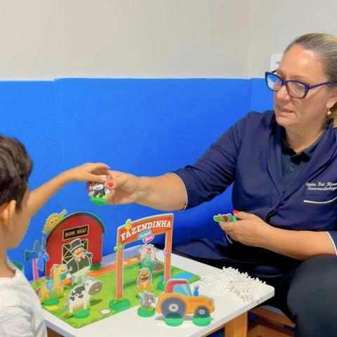 Médico fonoaudiólogo